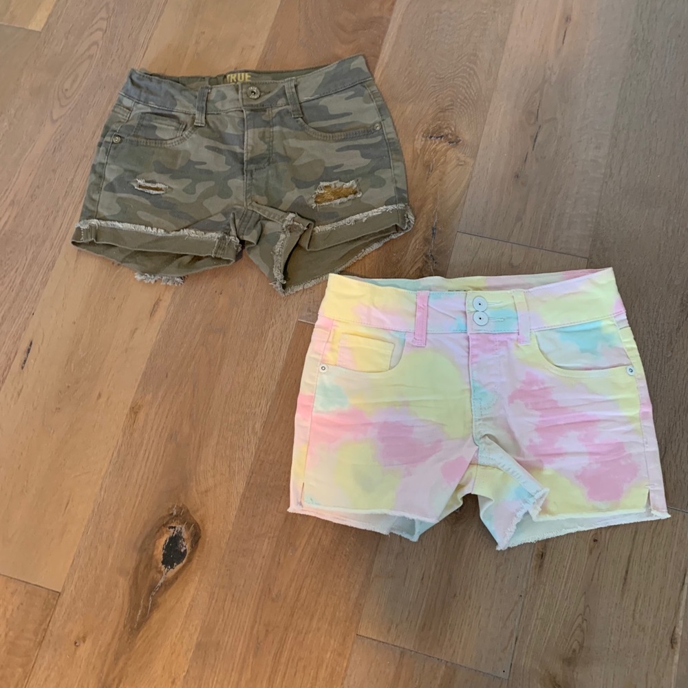 Set of 2 true craft shorts!
